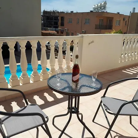 A101 Diana 43 Two Bedroom Апартаменты