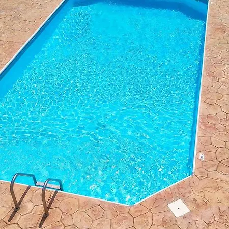 A101 Diana 43 Two Bedroom Апартаменты